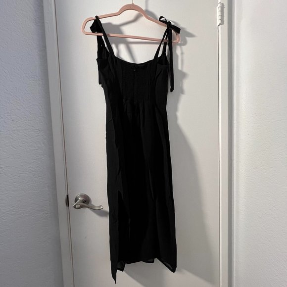 LAST ONE! Reformation Bess Dress in Black - Picture 6 of 16